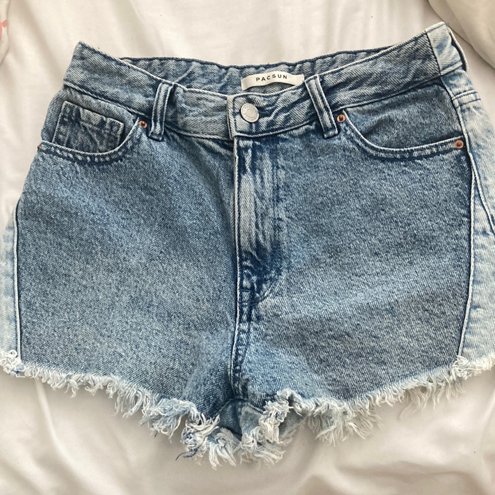NWOT Pacsun women Jean shorts.